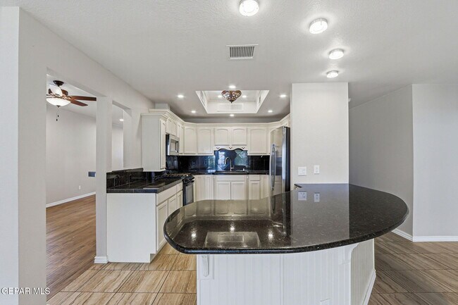 Building Photo - 825 Dulce Tierra Dr