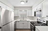 Building Photo - 155 S Eagle Creek Dr