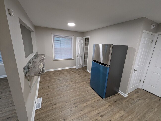 Building Photo - Grenshaw Greatness