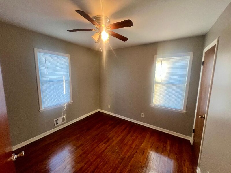 Building Photo - 5811 Monrovia St