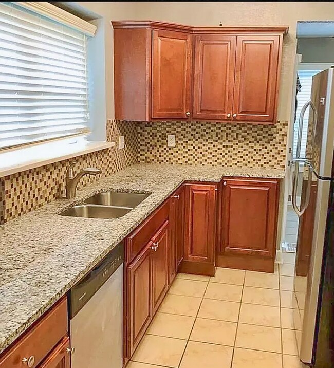 Building Photo - 3 Bed 2 Bath ready to rent!