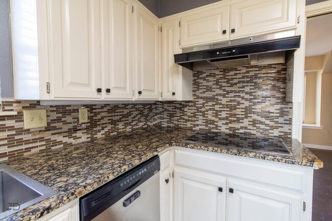 Building Photo - 4306 Briar Cliff Dr