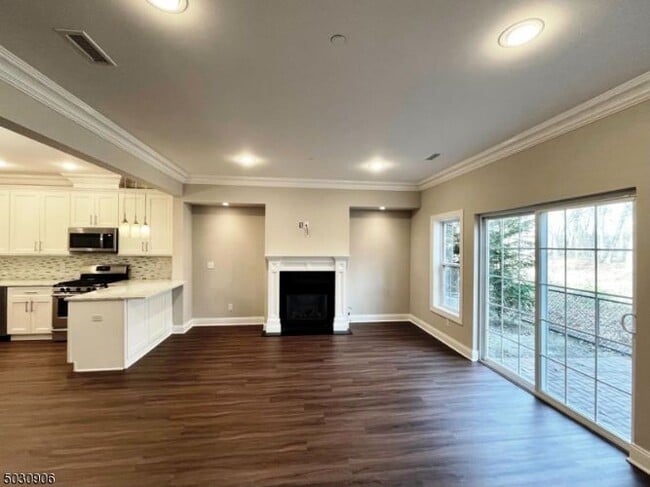 Building Photo - 7 N Ridge Cir