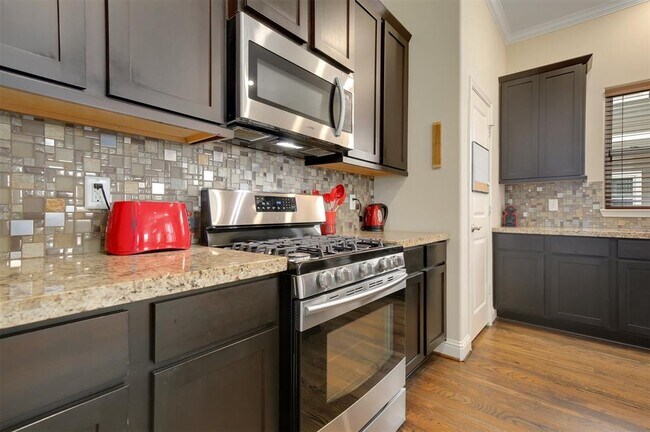 Second Floor Kitchen Space - 921 W 24th St
