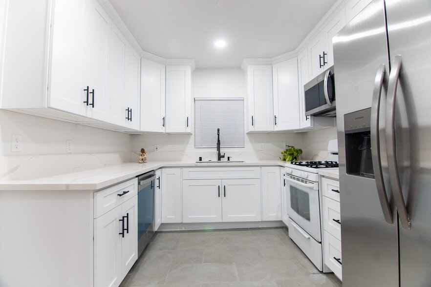 Kitchen - 14700 Friar St