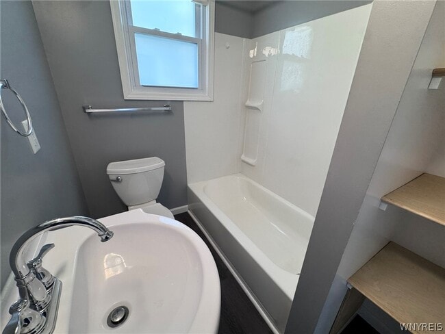 Building Photo - 55 Parkwood Ave