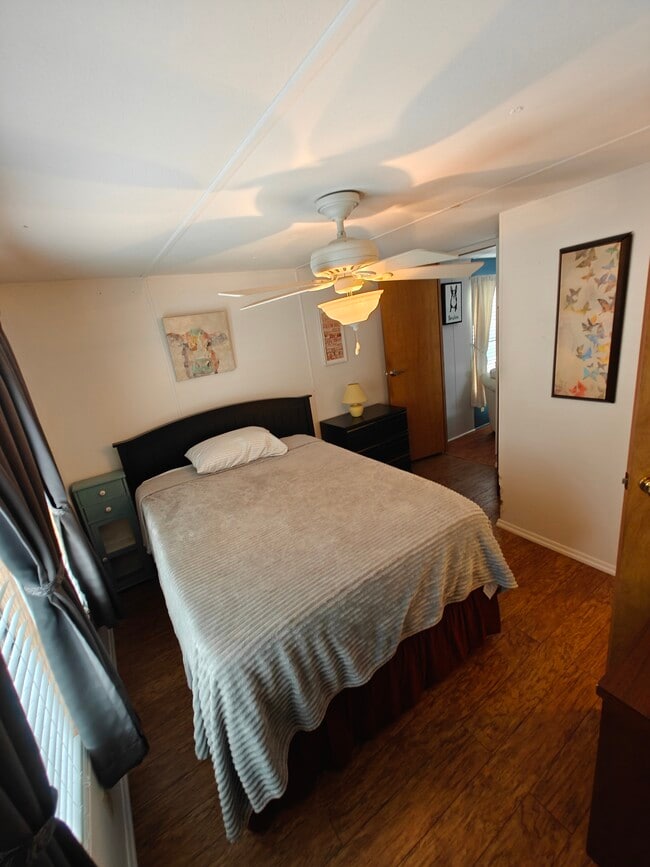 Building Photo - 1002 51st Avenue Plaza W