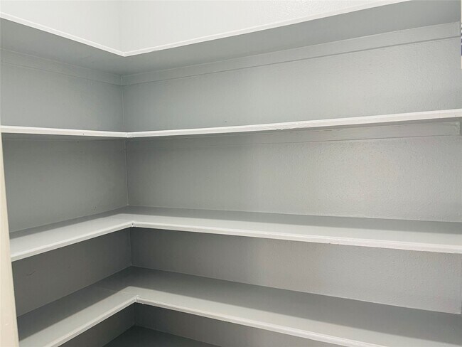 Building Photo - 6823 Songbrook Dr