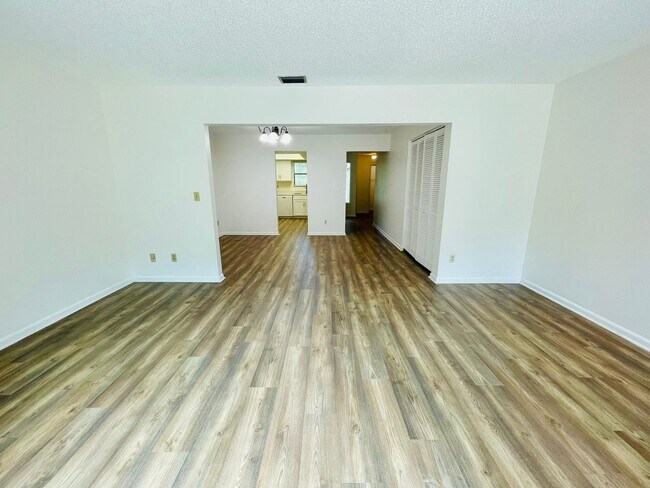 Building Photo - Townhome in Ormond Beach