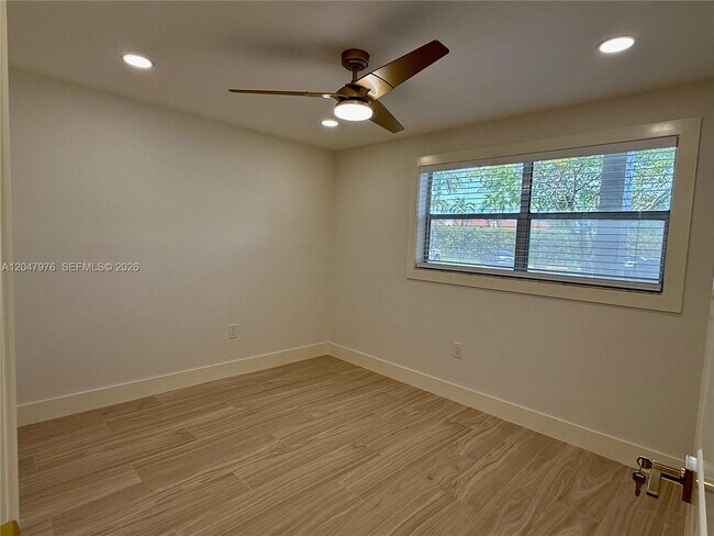 Building Photo - 8600 Sunrise Lakes Blvd