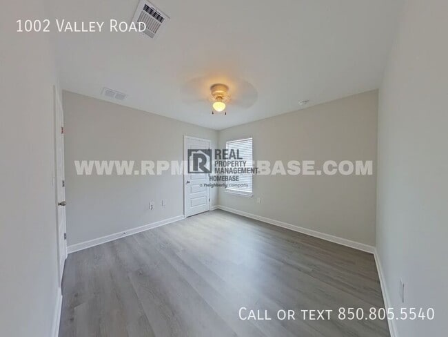 Building Photo - 1002 Valley Rd