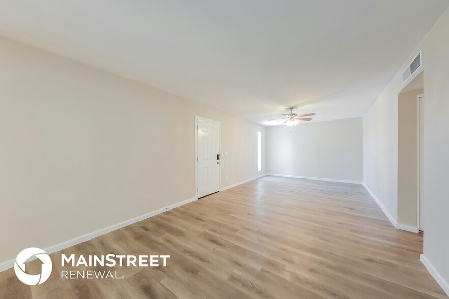 Building Photo - 4322 E Saint Catherine Ave