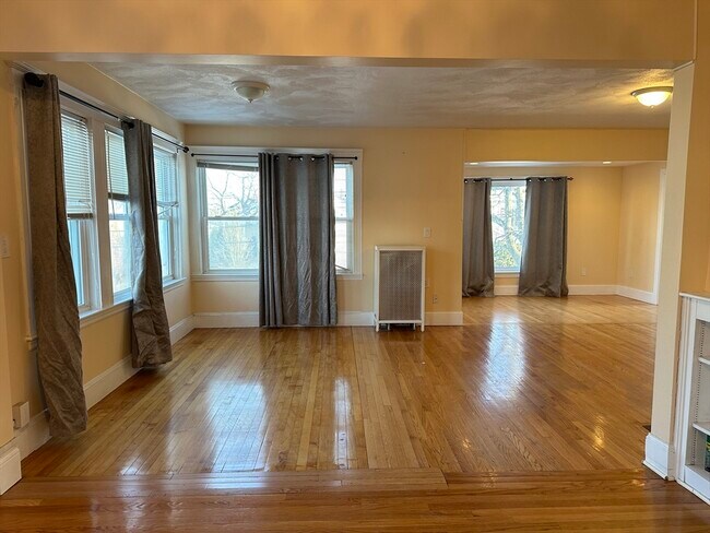 Building Photo - 10 Channing St