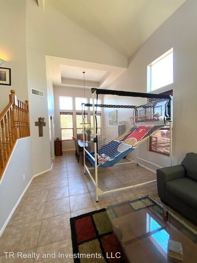 Building Photo - 5 br, 3 bath House - 372 Camino De las Casita