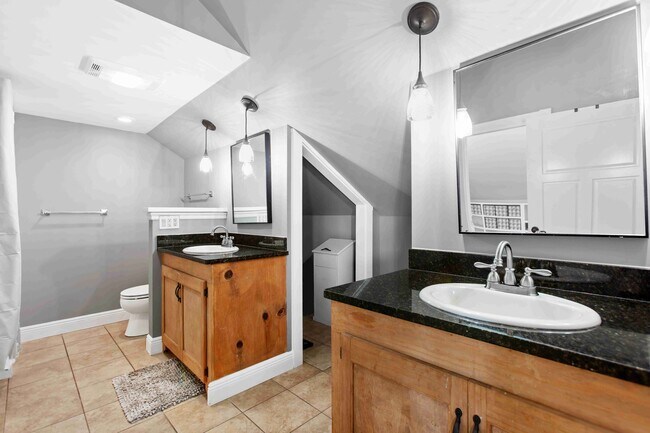 Building Photo - 7211 Bay Crest Rd