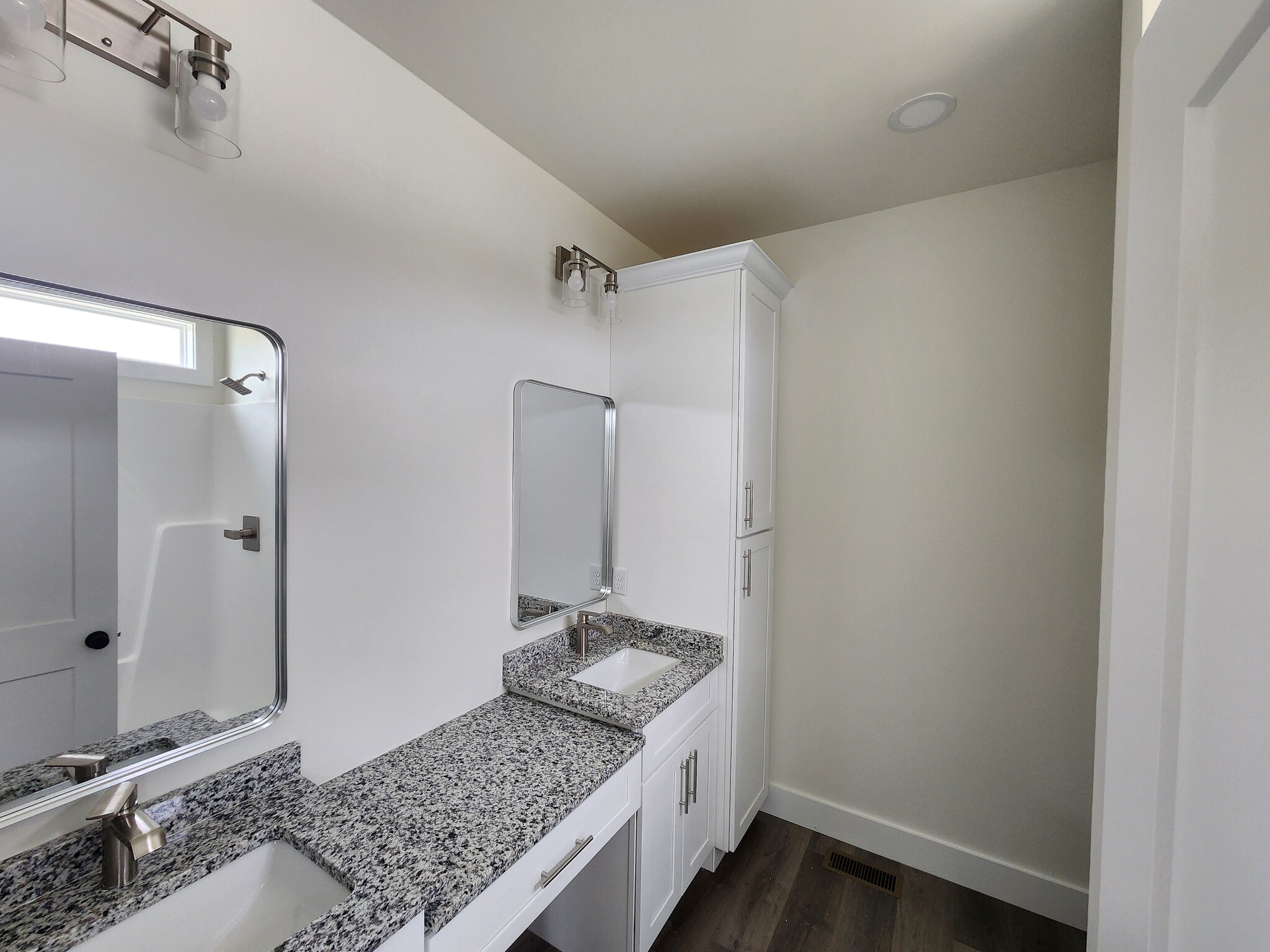 master bathroom - 710 Miriah Dr