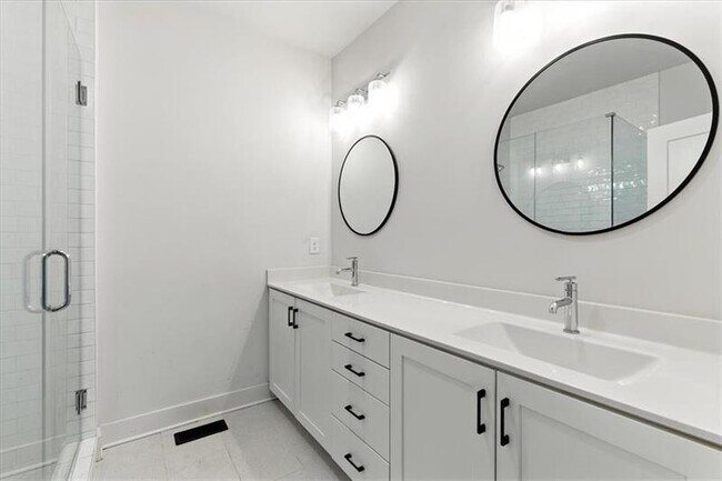 Building Photo - 170 Color Cir