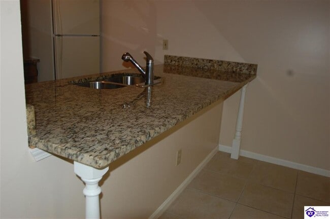 Building Photo - 602 Potomac Ct