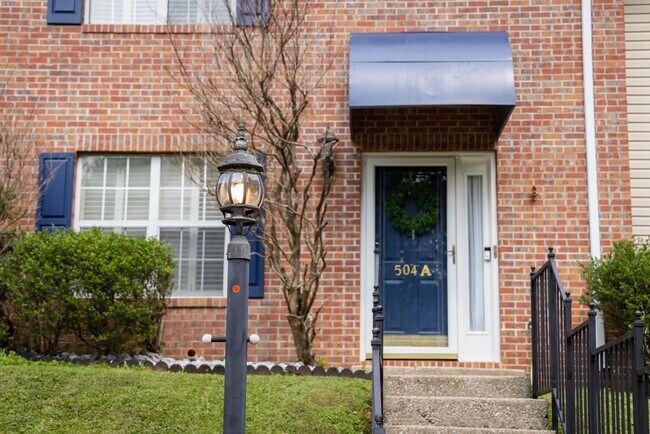 Building Photo - 504A Short St