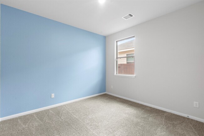 Building Photo - 13076 Laura Lake Dr