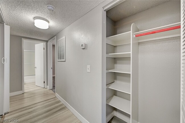 Building Photo - 1305 Kari Lee Ct