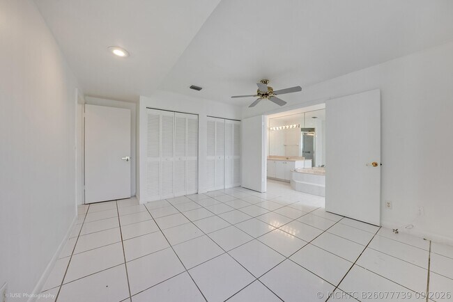 Building Photo - 2141 SW 23rd Ave