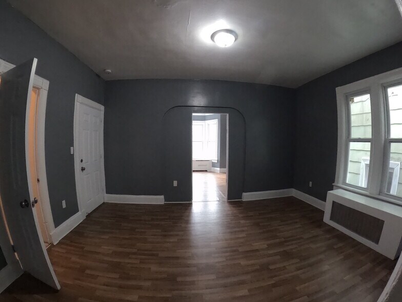 Building Photo - 61 Poplar St