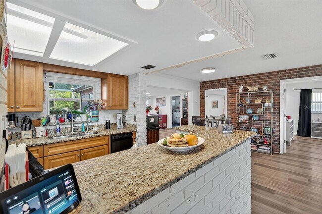 Building Photo - 11761 80th Ave