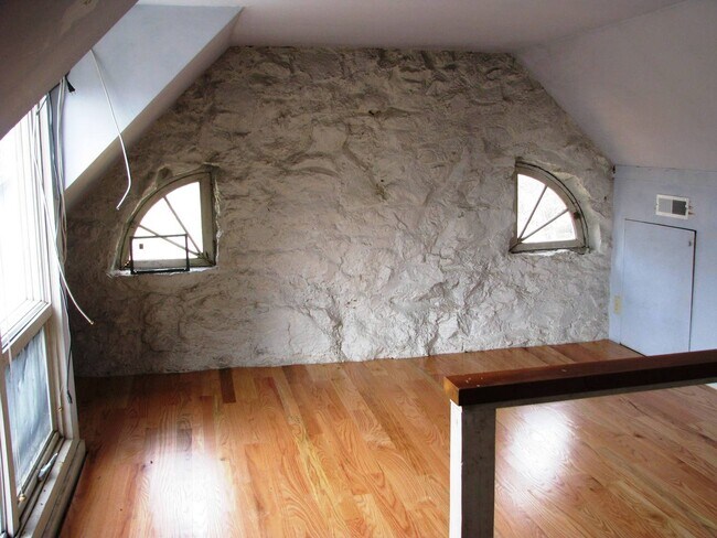 Building Photo - Foxhaven Farm Stonehouse!