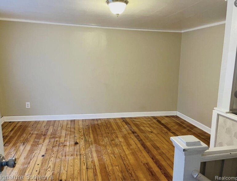 Bedroom 1 with hardwood floors - 1256 Franklin Rd