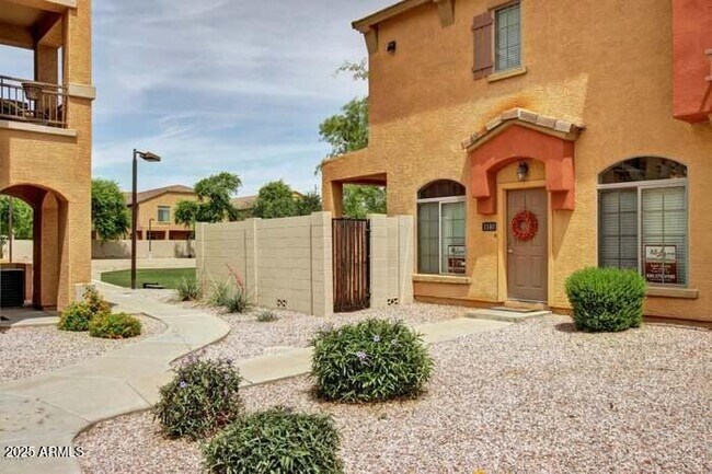 Building Photo - 2401 E Rio Salado Pkwy