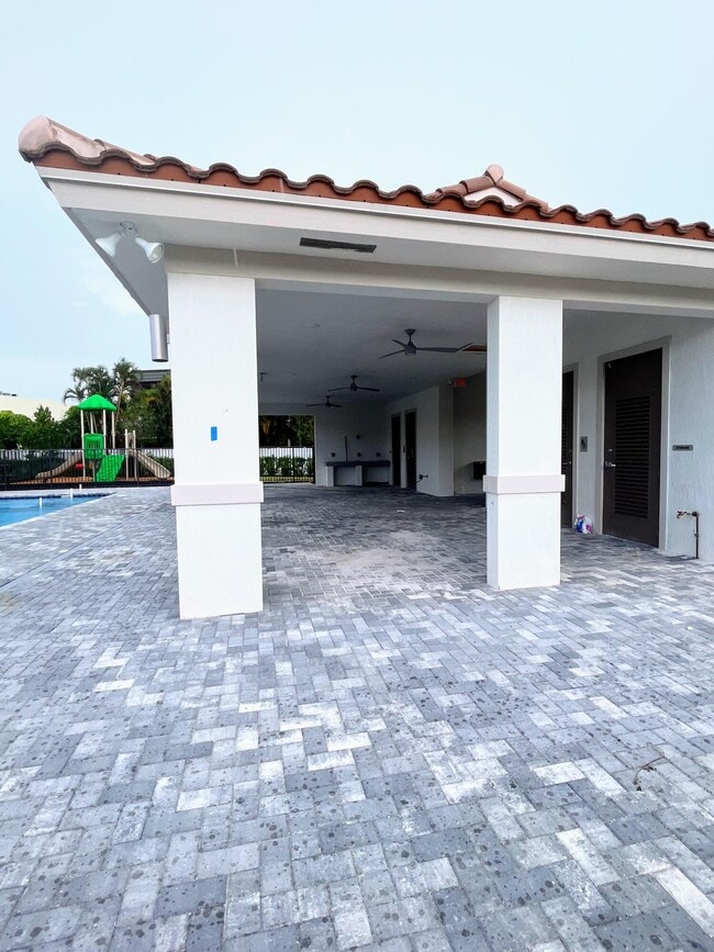 Building Photo - 6745 Broadwater Ln