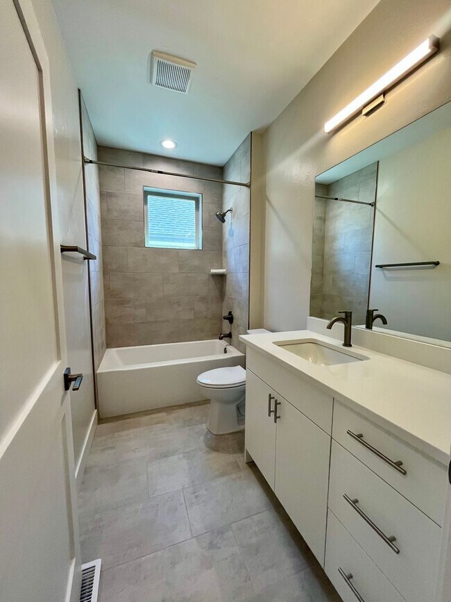 Building Photo - 105 Park Ave