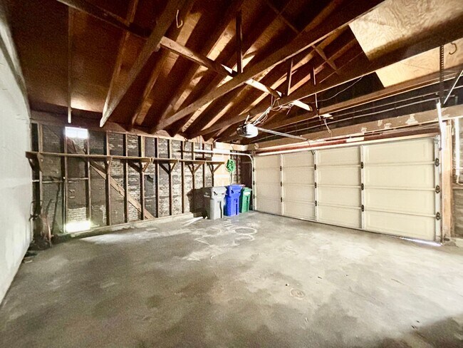 Building Photo - 437 Reed Way