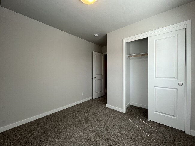 Building Photo - Beautiful Newer Construction 4 Bedroom Forest Grove Home with Open Layout, Quartz Kitchen & Moder...