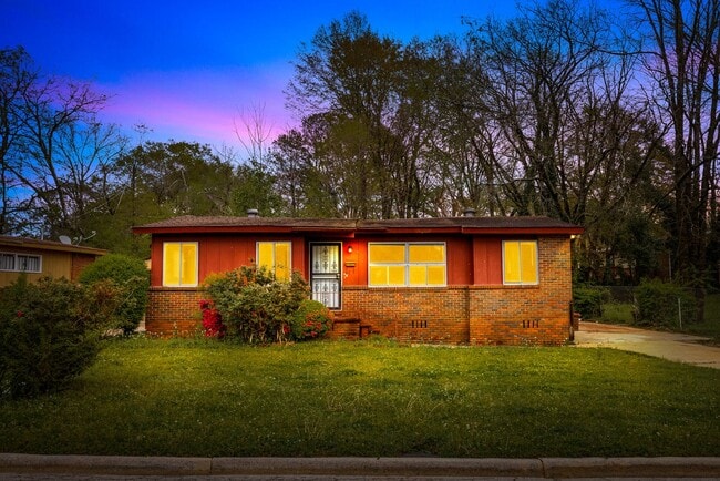 Primary Photo - Charming 3 Bedroom, 2 Bathroom house