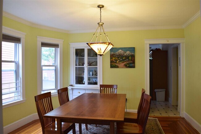 Building Photo - 28 Chatham St