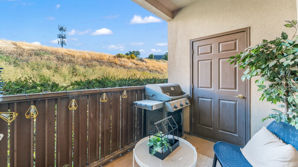 private balcony - 9225 S Jefferson Cv