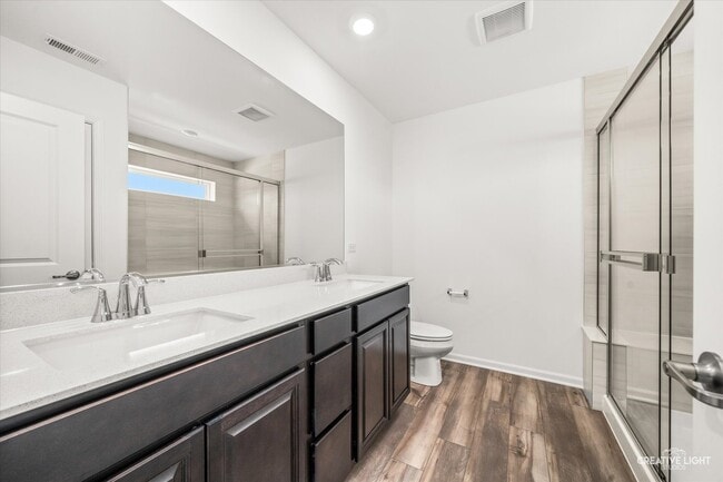 Building Photo - 142 Henderson St