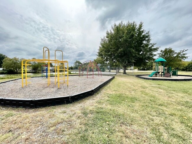 Building Photo - Updated & Ready 05-21-26! Dog Friendly Home w/Community Pool, Clubhouse, Tennis Courts & More!