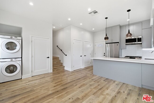 Building Photo - 8337 Gladbeck Ave