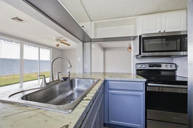 Building Photo - 102 Mango Dr
