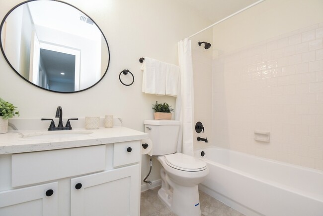 Building Photo - 134 N Magnolia Pond Pl