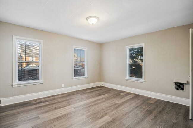 Building Photo - 122-124 Auriles St