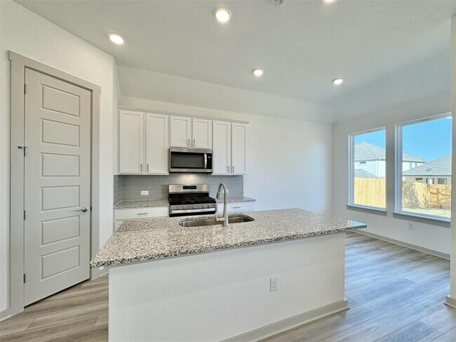 Building Photo - 500 Deerpath St