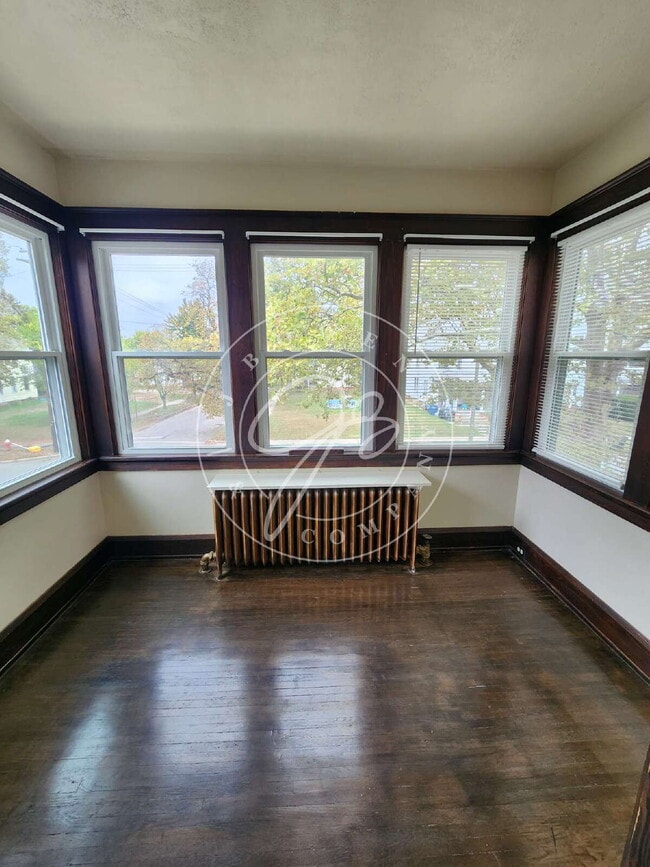 Building Photo - "Cozy Studio Living in South Toledo!