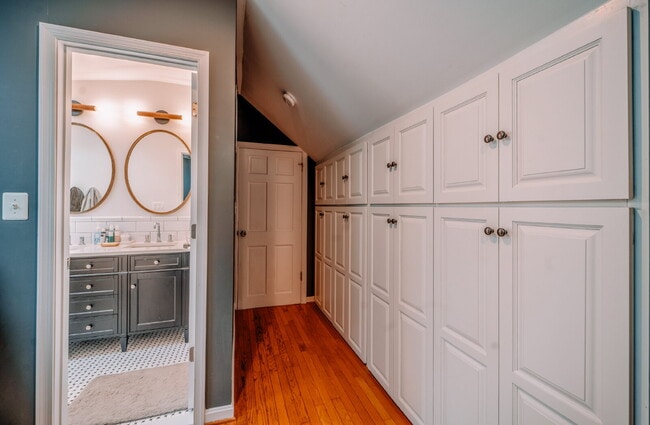 Building Photo - Charming Cape Cod Retreat in Prime Falls C...