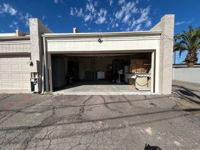 Building Photo - Stunning updated 2 Bedroom, 2 Bathroom, 2 car garage in heart of downtown Scottsdale