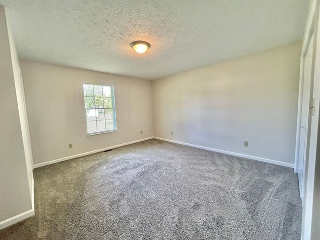 Building Photo - 2 bedroom/2 bath unit for rent