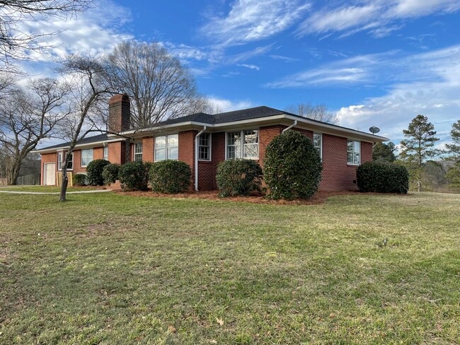 Building Photo - Executive 3/3 House in Coosa on Acreage $1...